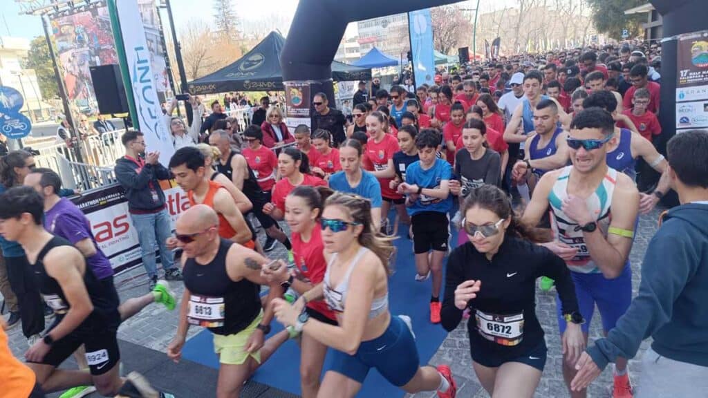 Χιλιάδες δρομείς στον Ημιμαραθώνιο Καλαμπάκα – Τρίκαλα