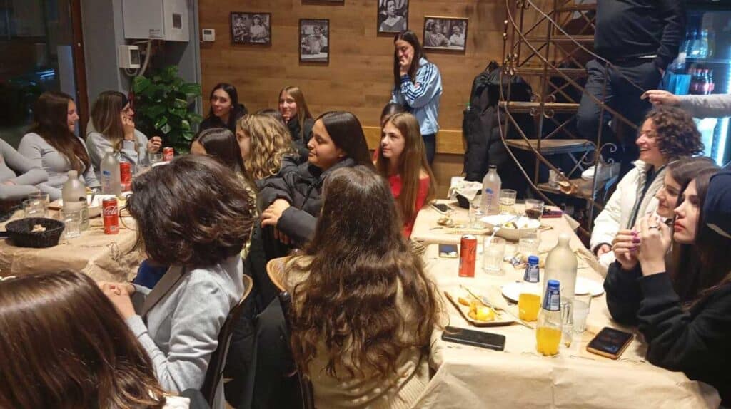 Εκοψαν την πίτα τα κορίτσια της ΑΕΚ Σαραγίων