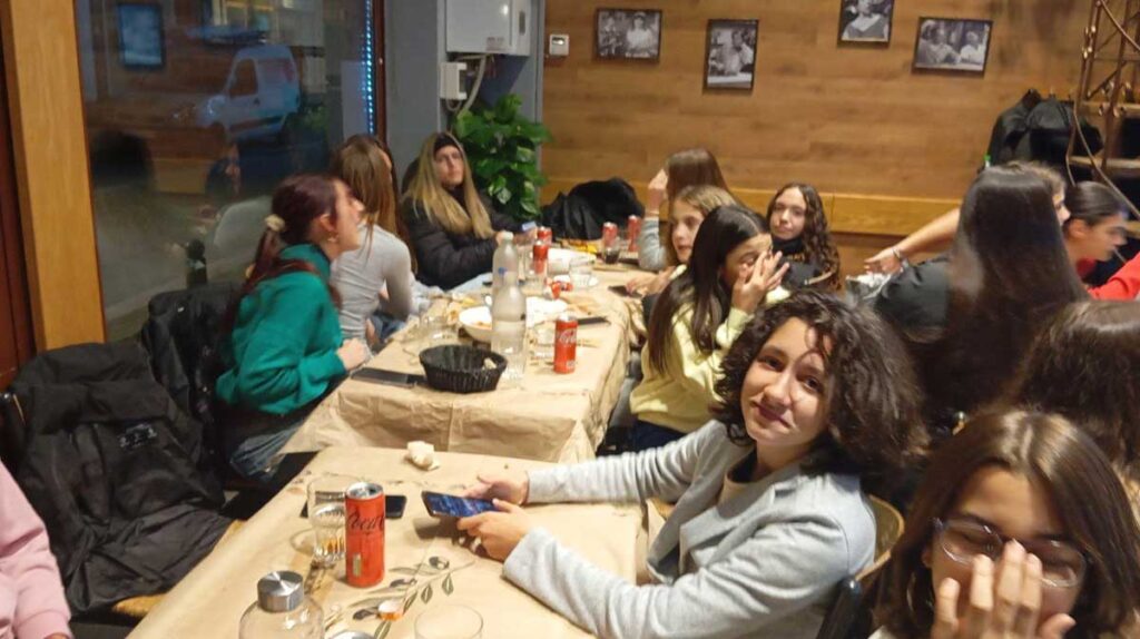 Εκοψαν την πίτα τα κορίτσια της ΑΕΚ Σαραγίων