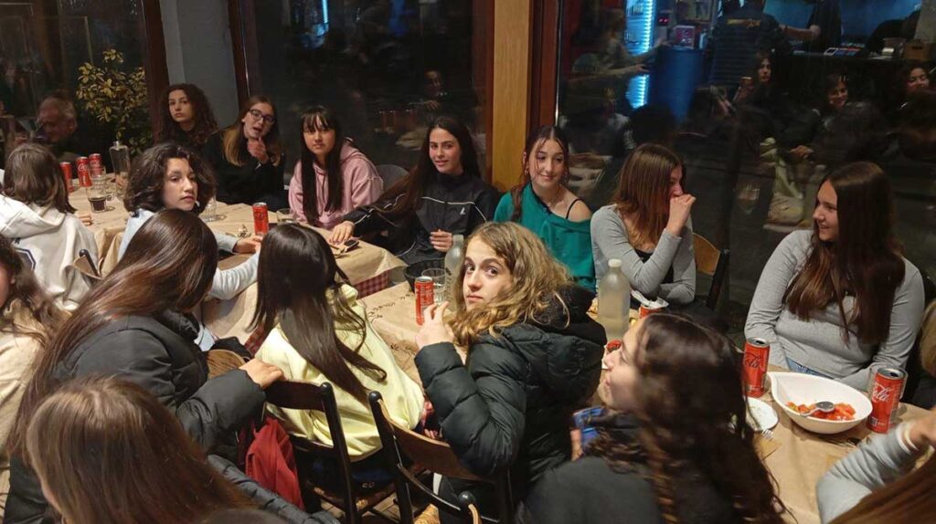 Εκοψαν την πίτα τα κορίτσια της ΑΕΚ Σαραγίων