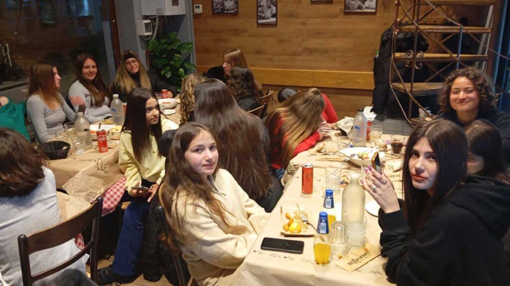 Εκοψαν την πίτα τα κορίτσια της ΑΕΚ Σαραγίων