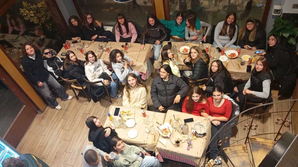 Εκοψαν την πίτα τα κορίτσια της ΑΕΚ Σαραγίων