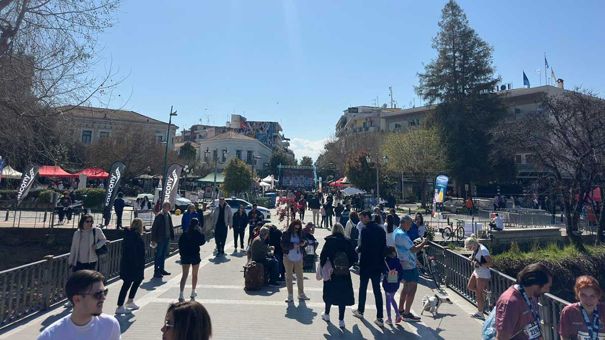 Τρίκαλα: Γέμισε κόσμο η πόλη για τον Ημιμαραθώνιο