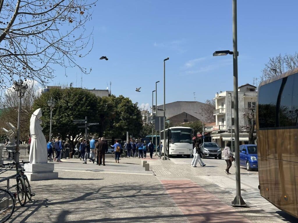 Τουριστικά λεωφορεία με εκδρομείς στον Ημιμαραθώνιο Καλαμπάκα – Τρίκαλα