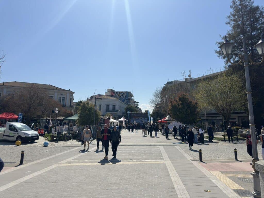 Τρίκαλα: Γέμισε κόσμο η πόλη για τον Ημιμαραθώνιο