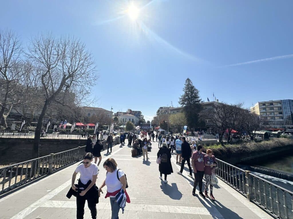 Γέφυρες του Ληθαίου γεμάτες κόσμο την ημέρα του αγώνα