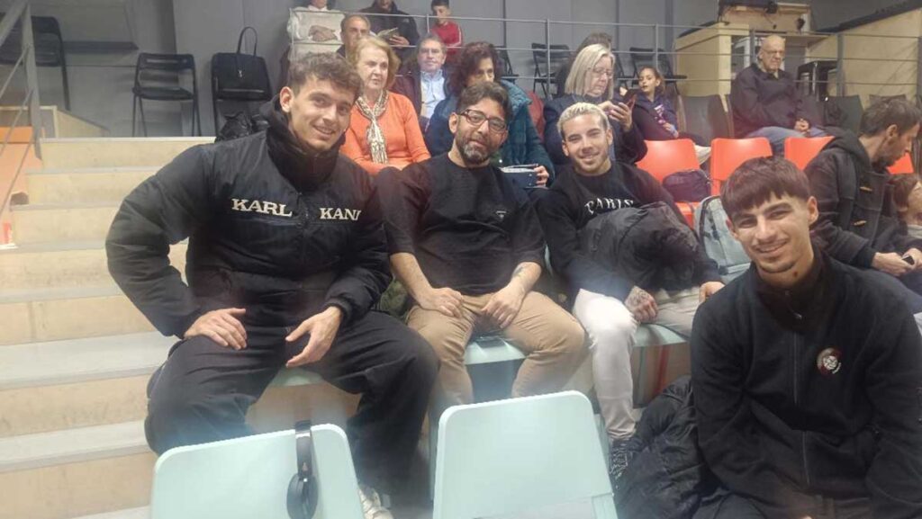 «Συγγνώμη για τη φασαρία αλλά εμείς θα παίξουμε μπάλα»