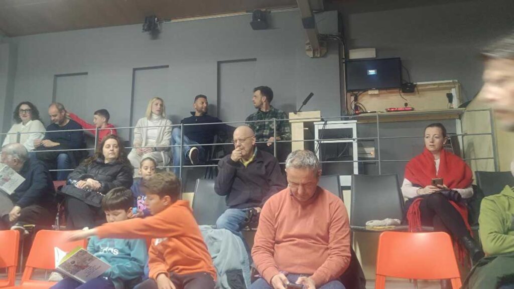 «Συγγνώμη για τη φασαρία αλλά εμείς θα παίξουμε μπάλα»