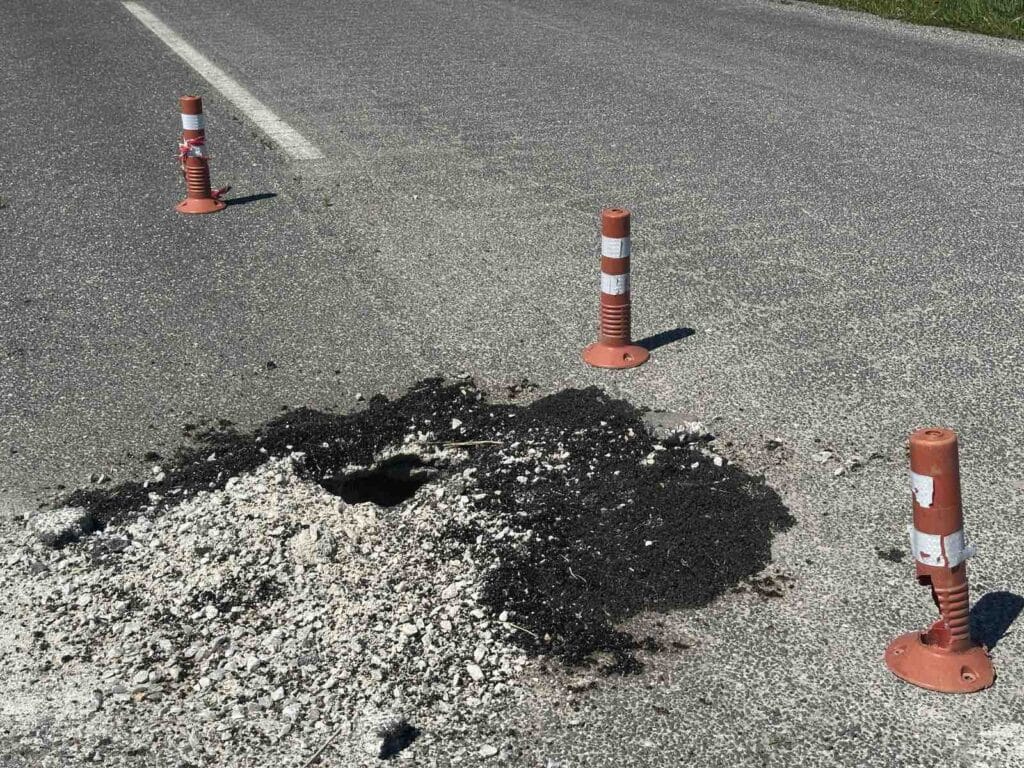 Μπαλκούρα: Η «έξυπνη» λακκούβα που δεν λέει να κλείσει