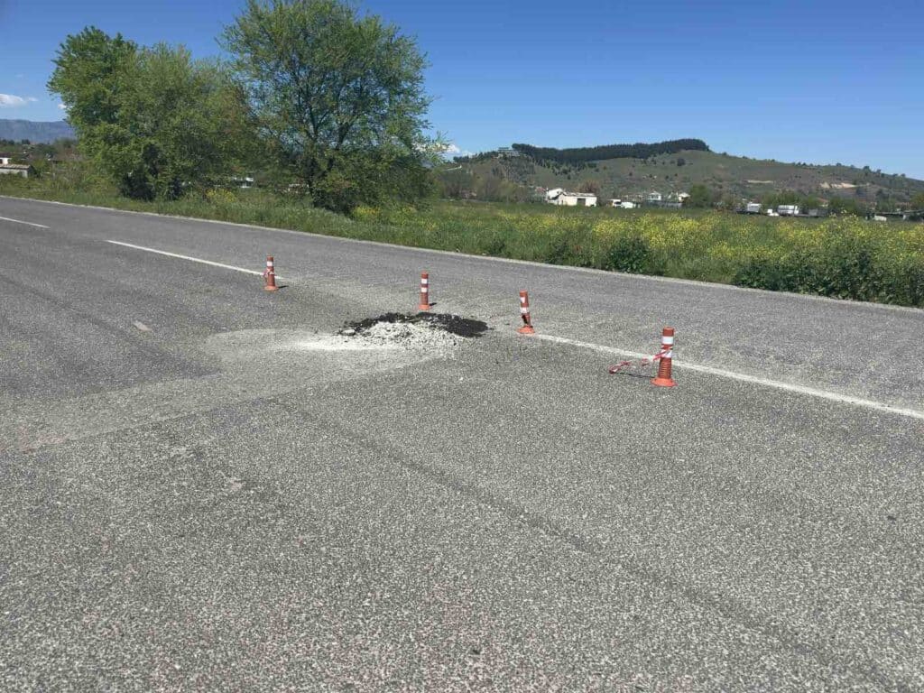 Μπαλκούρα: Η «έξυπνη» λακκούβα που δεν λέει να κλείσει