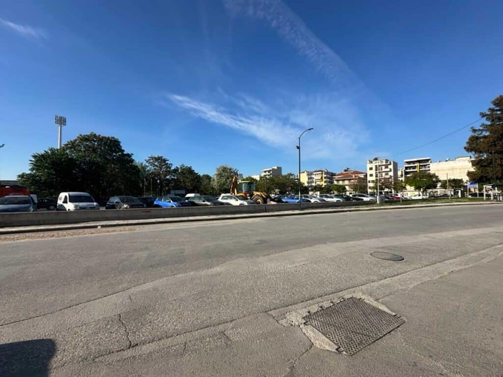 Τρίκαλα: Δημόσιο πάρκινγκ υπό κατάληψη