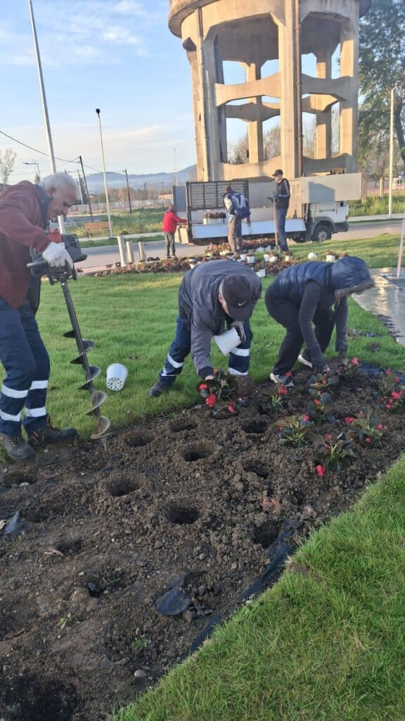 Ανοιξιάτικες φυτεύσεις ομορφαίνουν την Καρδίτσα
