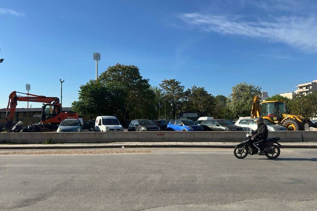 Τρίκαλα: Δημόσιο πάρκινγκ υπό κατάληψη