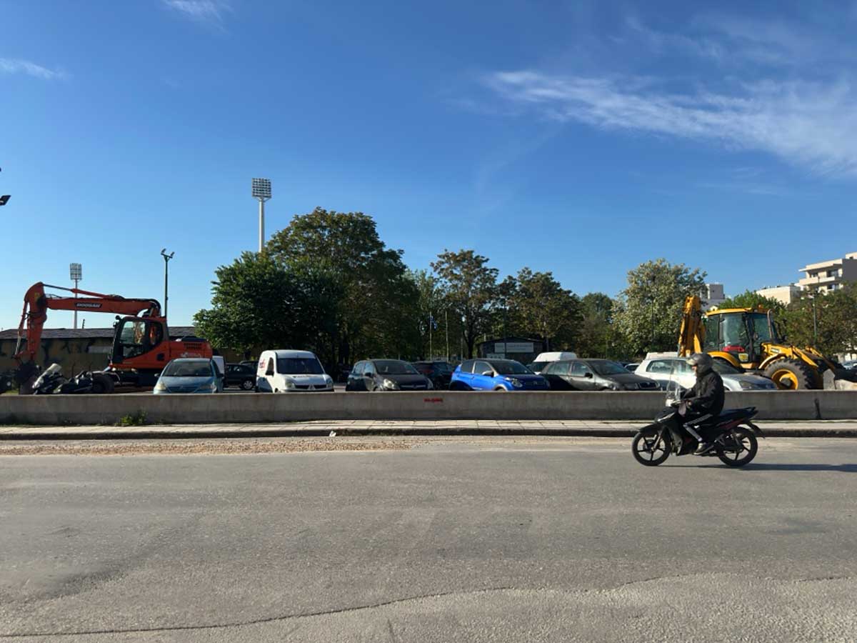 Τρίκαλα: Δημόσιο πάρκινγκ υπό κατάληψη
