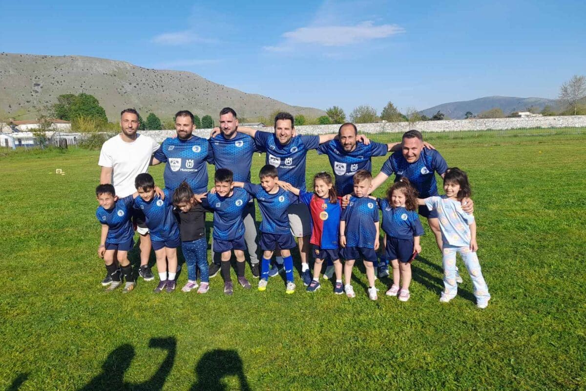 Μικροί και μεγάλοι στο Πασχαλιάτικο φιλικό στη Φαρκαδόνα
