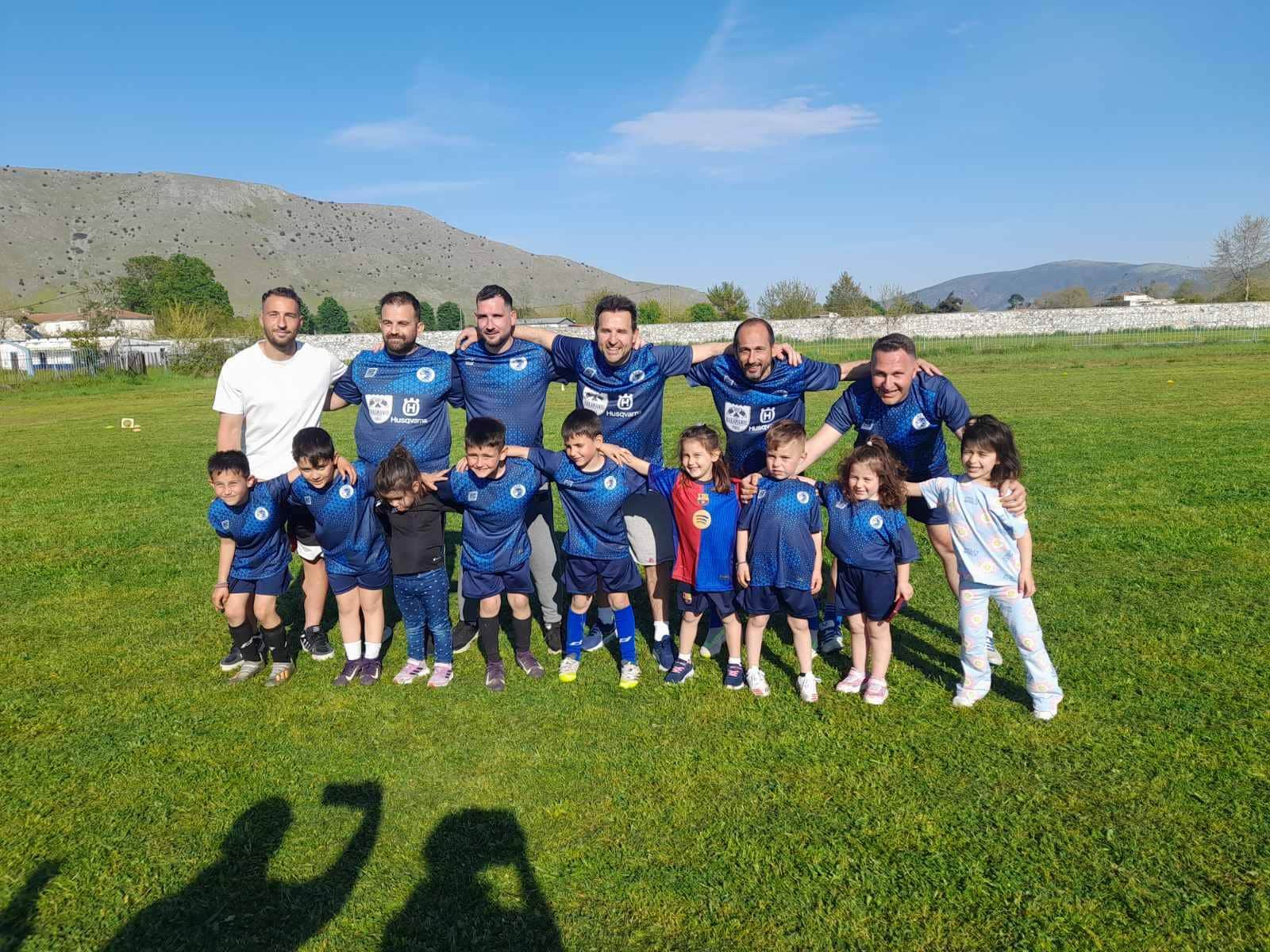 Μικροί και μεγάλοι στο Πασχαλιάτικο φιλικό στη Φαρκαδόνα