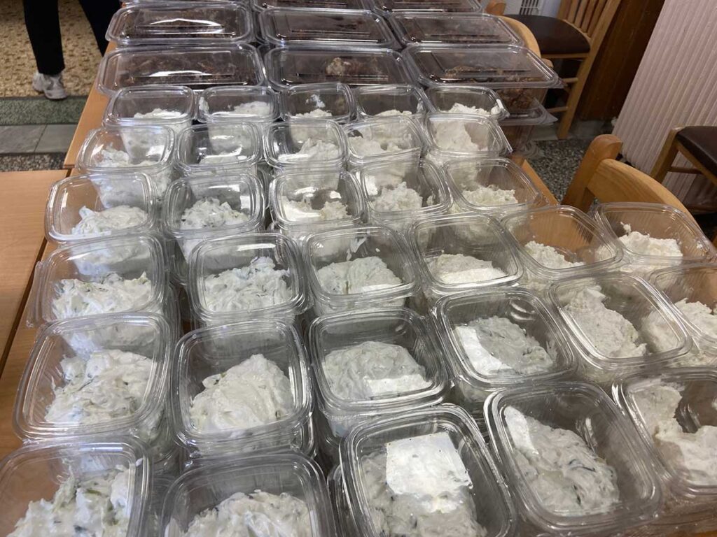 Κοινωνικό Εστιατόριο Τρικάλων: Πασχαλινή στήριξη σε 220 άτομα