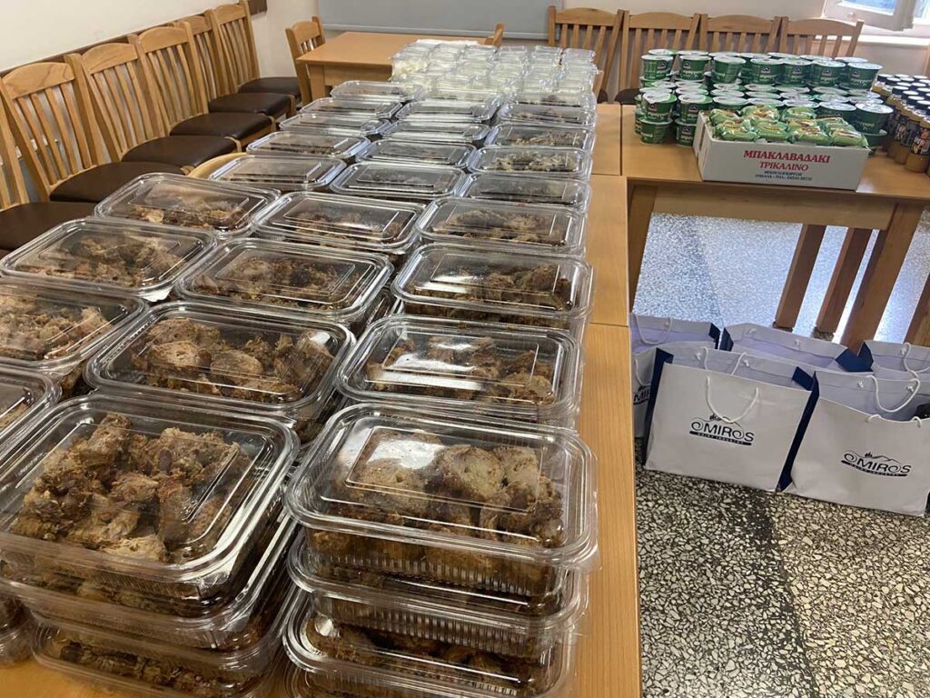 Κοινωνικό Εστιατόριο Τρικάλων: Πασχαλινή στήριξη σε 220 άτομα