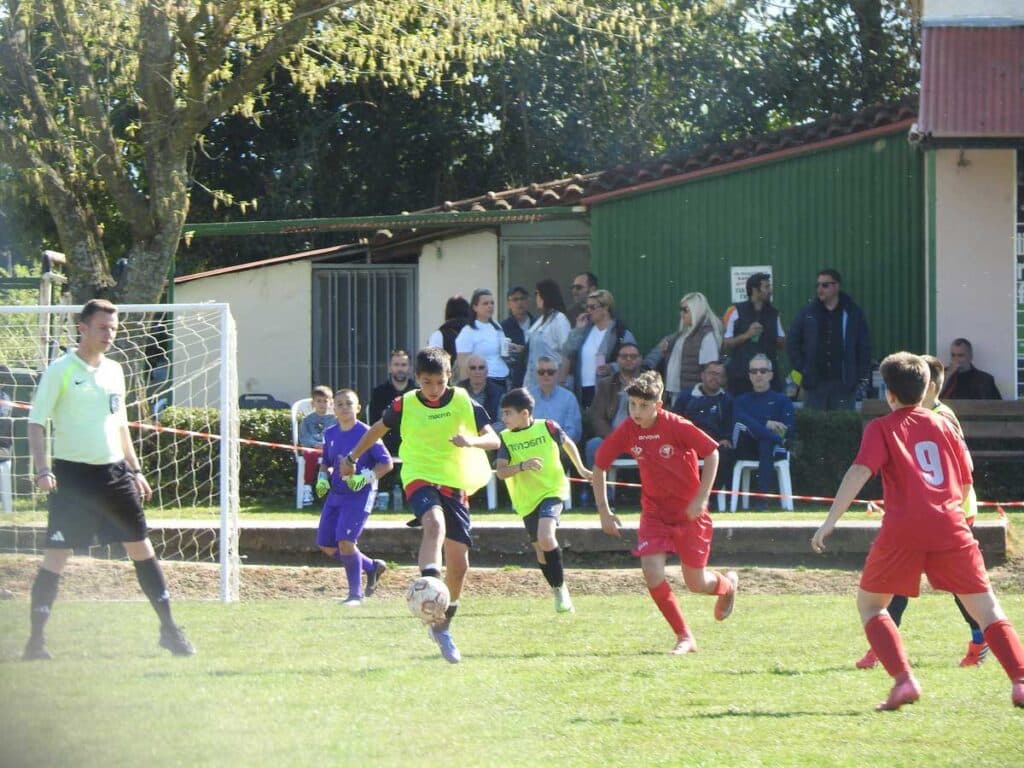 Σ’ εξέλιξη η ποδοσφαιρική γιορτή στη «Μπαλκούρα»