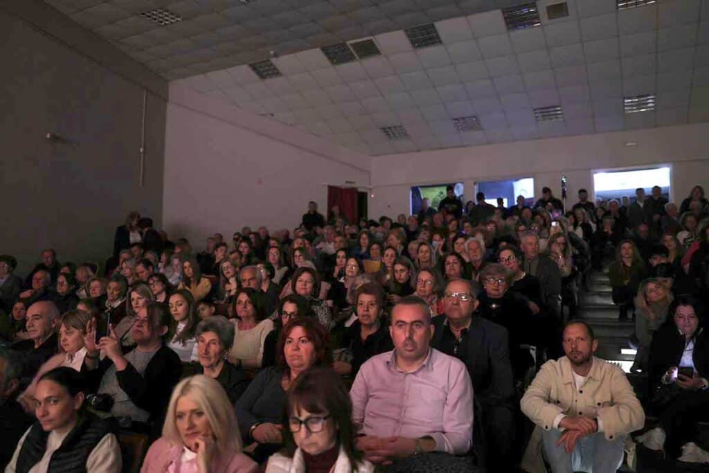 Καλαμπάκα: Κατάμεστο το Πολιτιστικό με Γλυκερία