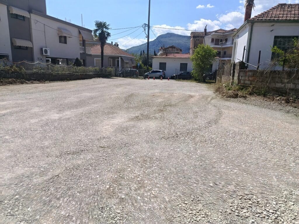 Καλαμπάκα: Πάρκινγκ 100 θέσεων στο χαλίκι