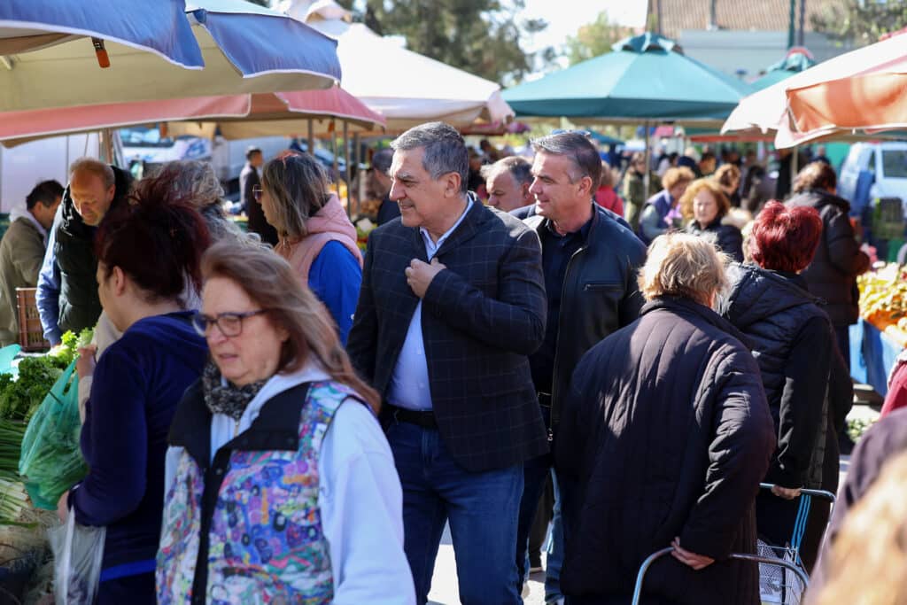 Κουρέτας από λαϊκή Λάρισας: Πίεση σε τιμές και εισόδημα παραγωγών