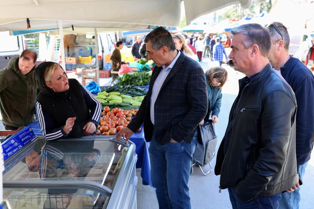Κουρέτας από λαϊκή Λάρισας: Πίεση σε τιμές και εισόδημα παραγωγών