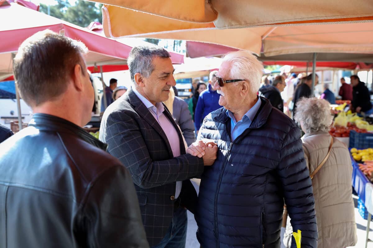 Κουρέτας από λαϊκή Λάρισας: Πίεση σε τιμές και εισόδημα παραγωγών