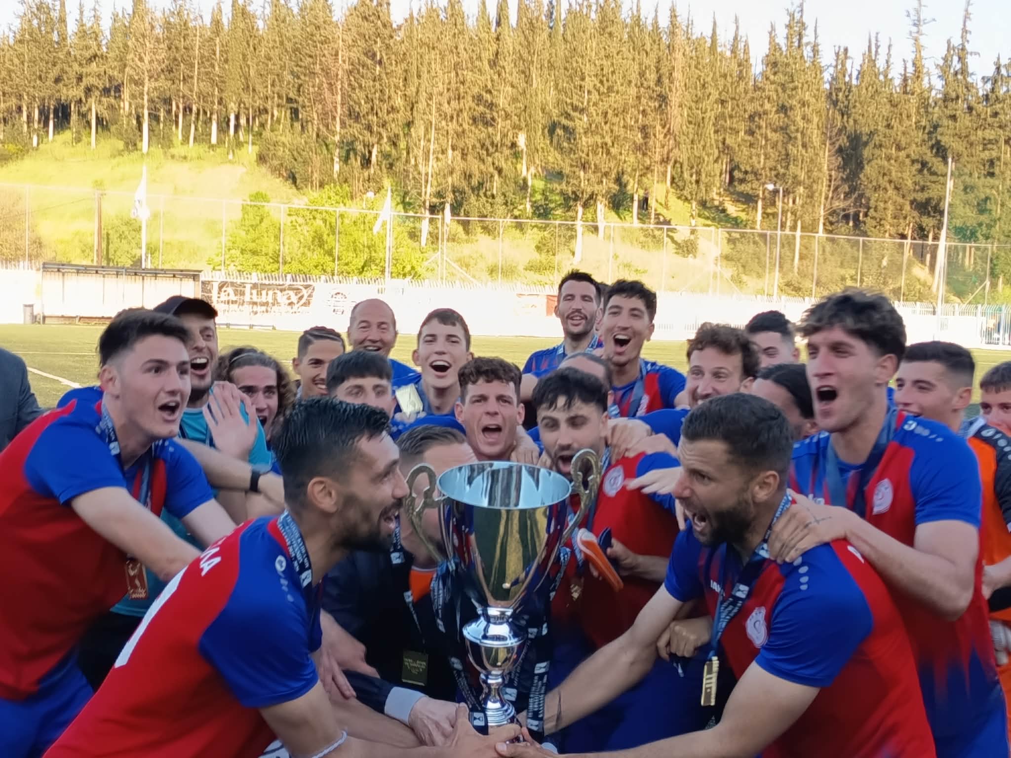 &Tau;&omicron; &sigma;ή&kappa;&omega;&sigma;&epsilon;! &Omicron; &Alpha;&Omicron;&Tau; 2-1 &tau;&omicron;&nu; &Pi;&alpha;&nu;&theta;&rho;&alpha;&kappa;&iota;&kappa;ό &kappa;&alpha;&iota; &sigma;&tau;έ&phi;&theta;&eta;&kappa;&epsilon; &kappa;&upsilon;&pi;&epsilon;&lambda;&lambda;&omicron;ύ&chi;&omicron;&sigmaf; &Epsilon;&rho;&alpha;&sigma;&iota;&tau;&epsilon;&chi;&nu;ώ&nu;