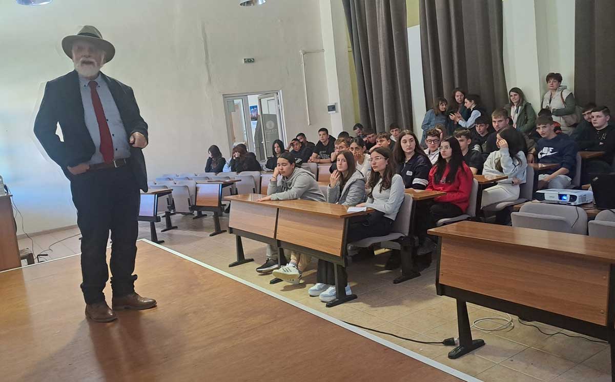 5ο Γυμνάσιο Τρικάλων: «Μηδείς αγεωμέτρητος εισίτω» σε ξεχωριστή μαθηματική δράση