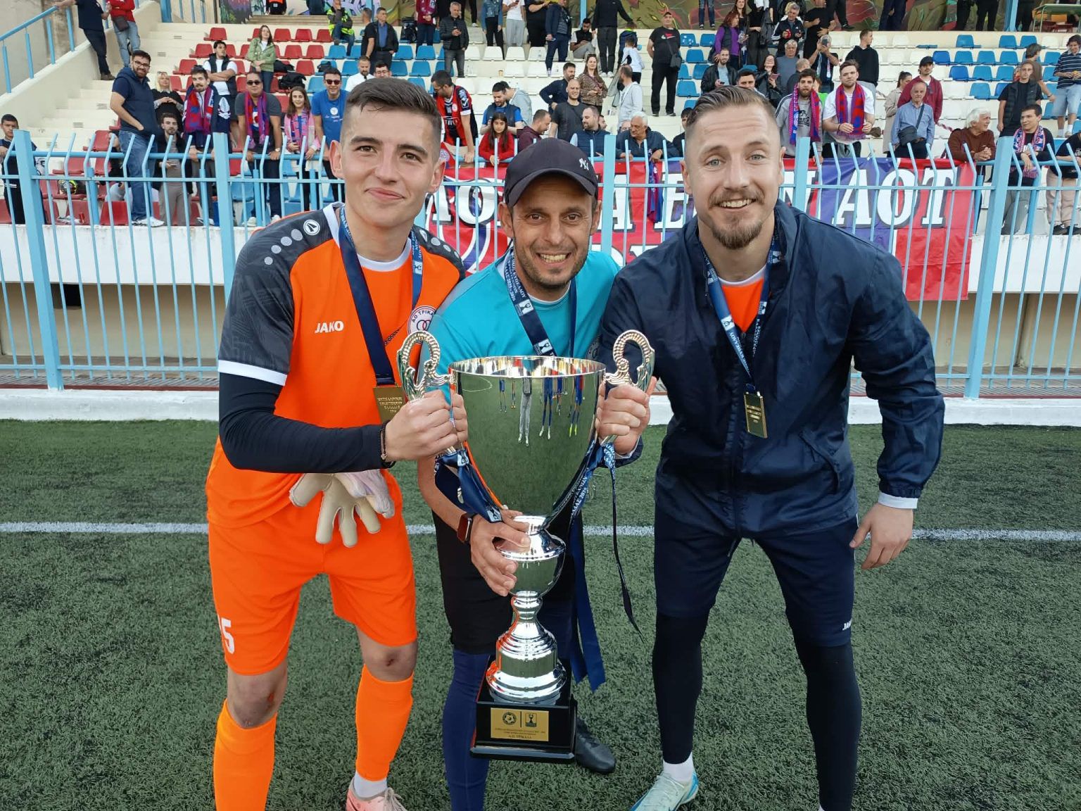 &Omicron; &mu;&iota;&kappa;&rho;ό&sigmaf;, &omicron; έ&mu;&pi;&epsilon;&iota;&rho;&omicron;&sigmaf; &kappa;&alpha;&iota; &omicron; &epsilon;&xi;&epsilon;&lambda;ί&xi;&iota;&mu;&omicron;&sigmaf; &pi;&rho;&omicron;&pi;&omicron;&nu;&eta;&tau;ή&sigmaf;