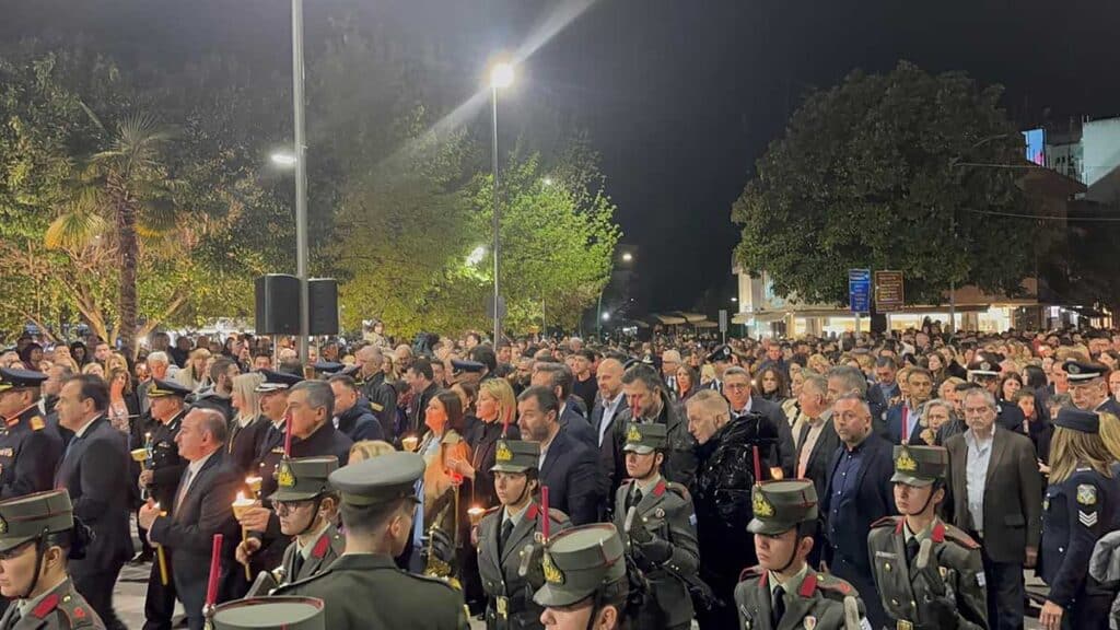 Με κατάνυξη η συνάντηση των Επιταφίων στα Τρίκαλα