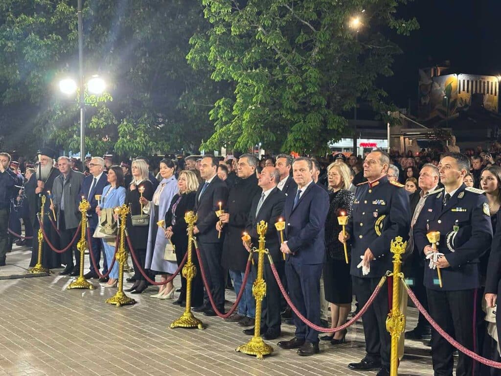 Με κατάνυξη η συνάντηση των Επιταφίων στα Τρίκαλα