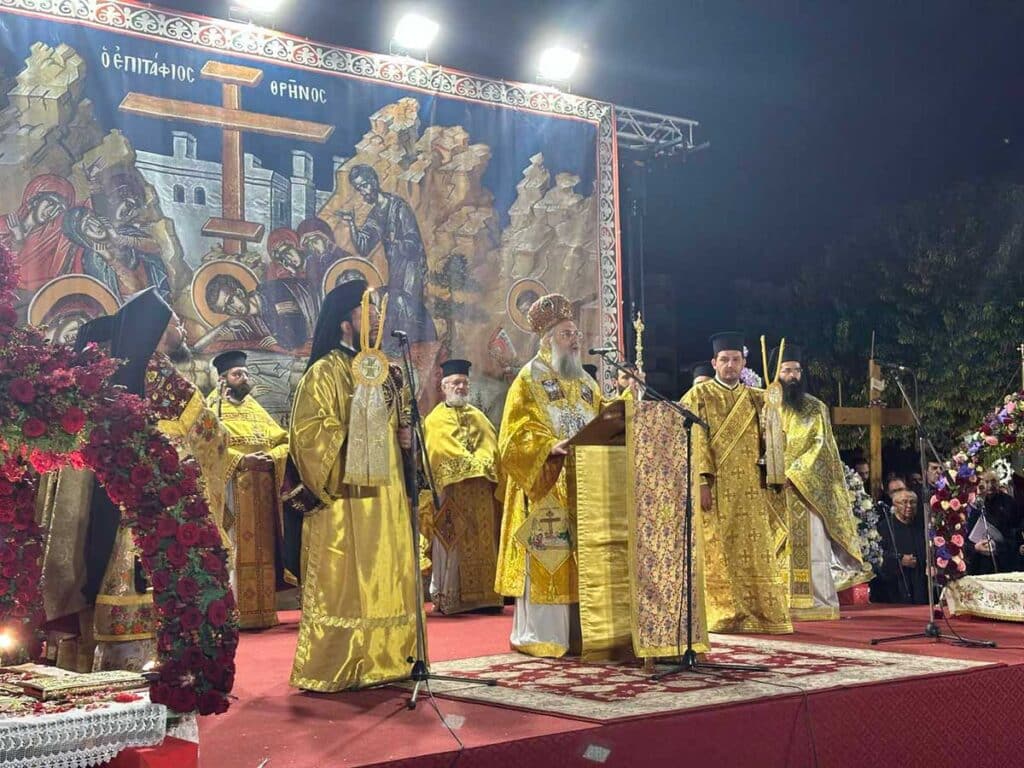 Με κατάνυξη η συνάντηση των Επιταφίων στα Τρίκαλα