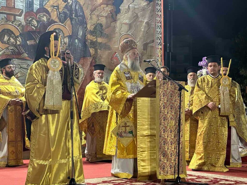 Με κατάνυξη η συνάντηση των Επιταφίων στα Τρίκαλα