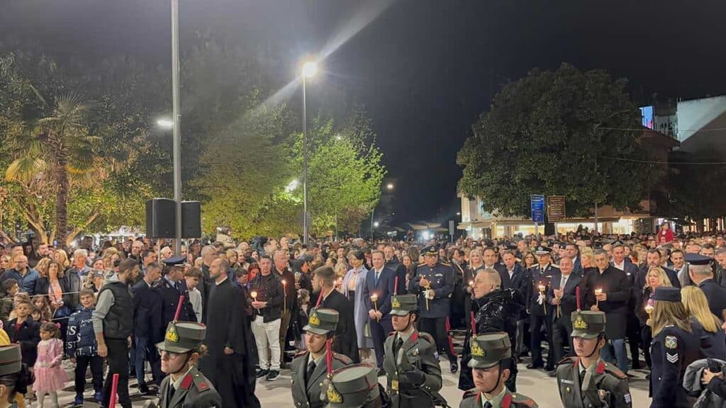 Με κατάνυξη η συνάντηση των Επιταφίων στα Τρίκαλα