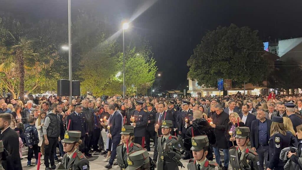 Με κατάνυξη η συνάντηση των Επιταφίων στα Τρίκαλα