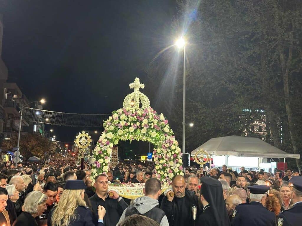 Με κατάνυξη η συνάντηση των Επιταφίων στα Τρίκαλα