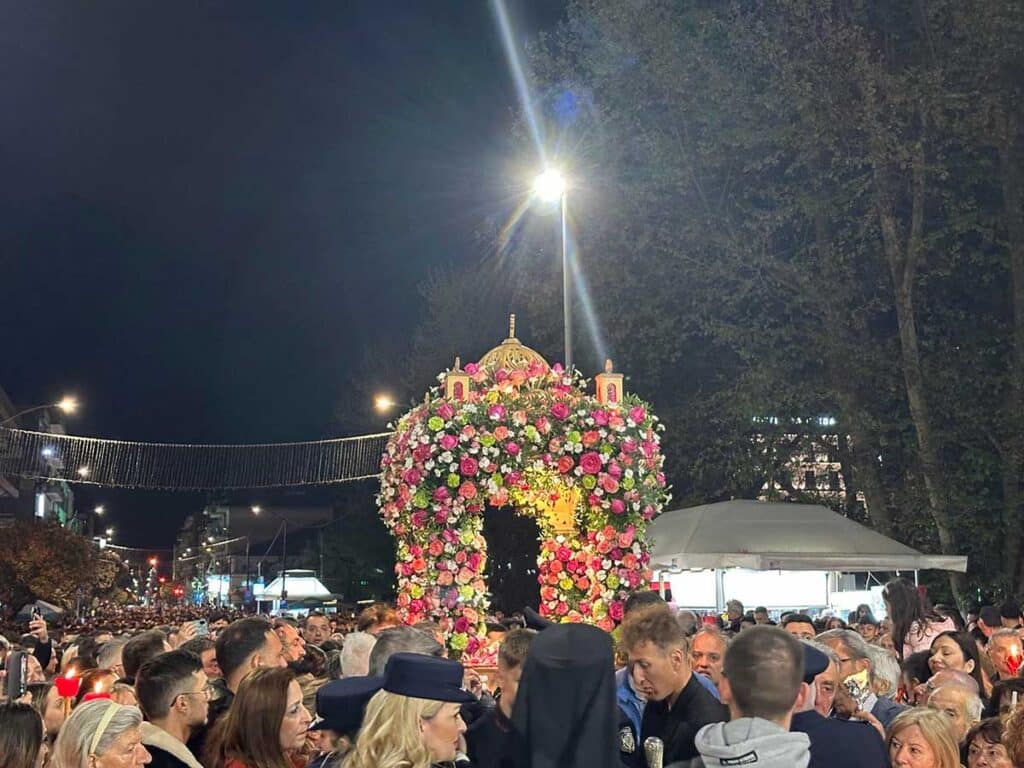 Με κατάνυξη η συνάντηση των Επιταφίων στα Τρίκαλα