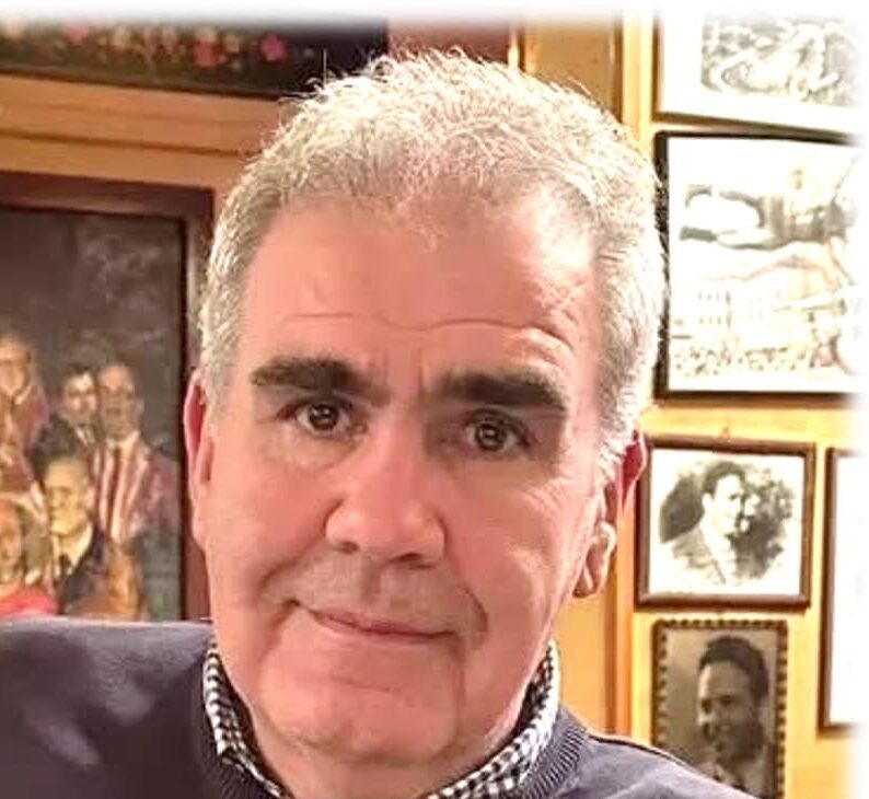 &Theta;&rho;ή&nu;&omicron;&sigmaf; &sigma;&tau;&eta;&nu; &epsilon;&kappa;&pi;&alpha;ί&delta;&epsilon;&upsilon;&sigma;&eta;: &laquo;Έ&phi;&upsilon;&gamma;&epsilon;&raquo; &omicron; &Nu;&iota;&kappa;ό&lambda;&alpha;&omicron;&sigmaf; &Sigma;&pi;&alpha;&nu;ό&sigmaf;