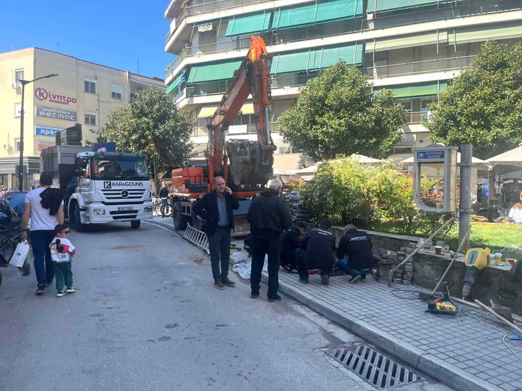 Σκάβουν στη Γαριβάλδη – Ο Παζαΐτης… βάζει υπόγειους κάδους παντού