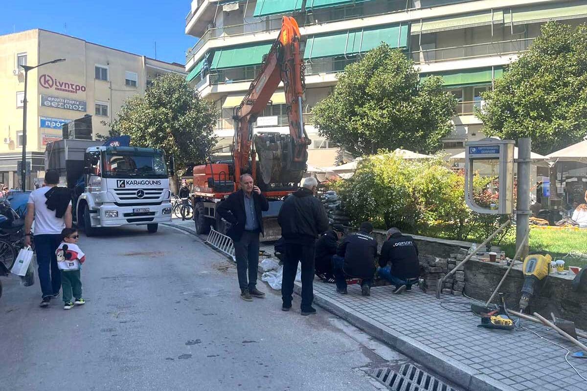Σκάβουν στη Γαριβάλδη – Ο Παζαΐτης… βάζει υπόγειους κάδους παντού