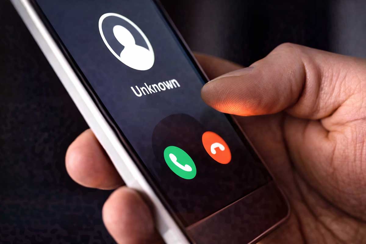 Άγνωστο νούμερο καλεί σε κινητό τηλέφωνο – εισερχόμενη κλήση με επιλογές απάντησης ή απόρριψης