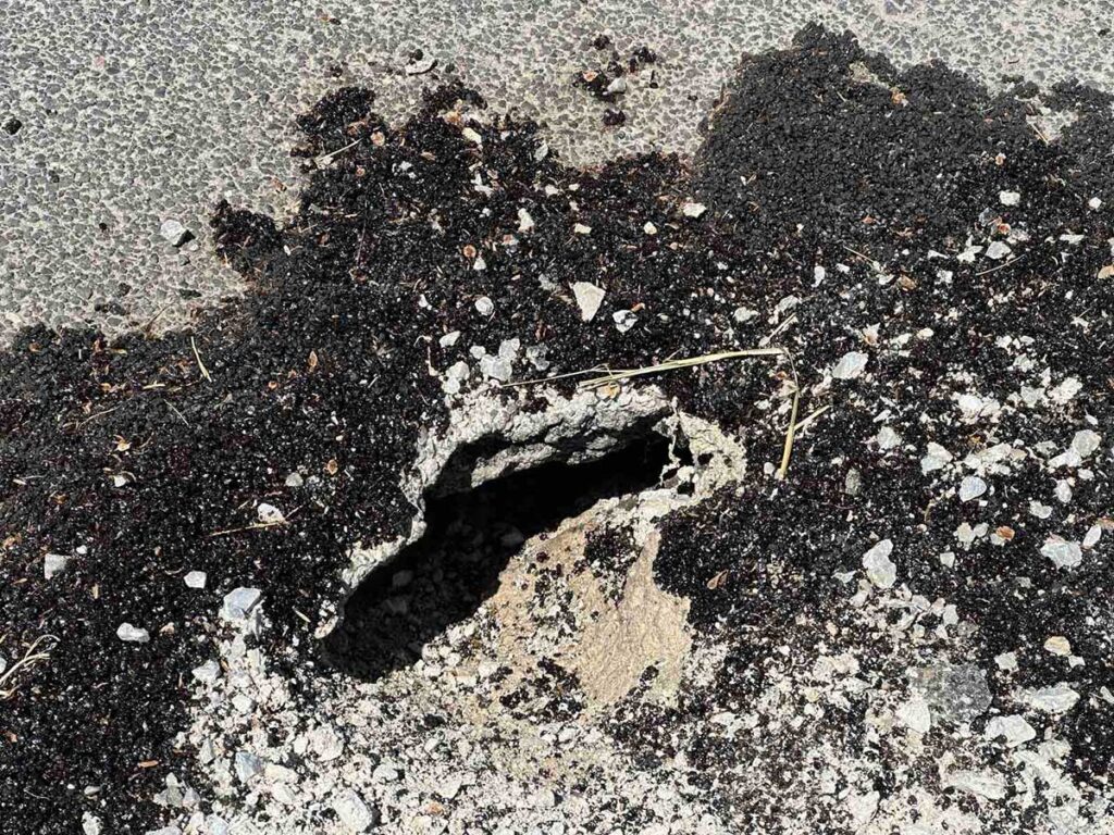 Μπαλκούρα: Η «έξυπνη» λακκούβα που δεν λέει να κλείσει