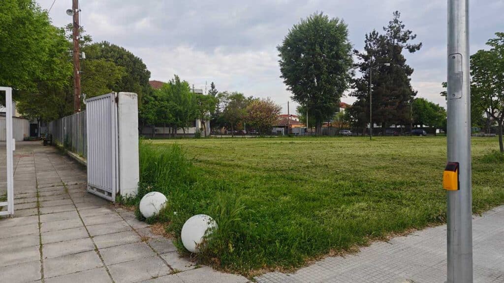 Τρίκαλα: Καθάρισαν το οικόπεδο, «ξέχασαν» το 2ο Νηπιαγωγείο