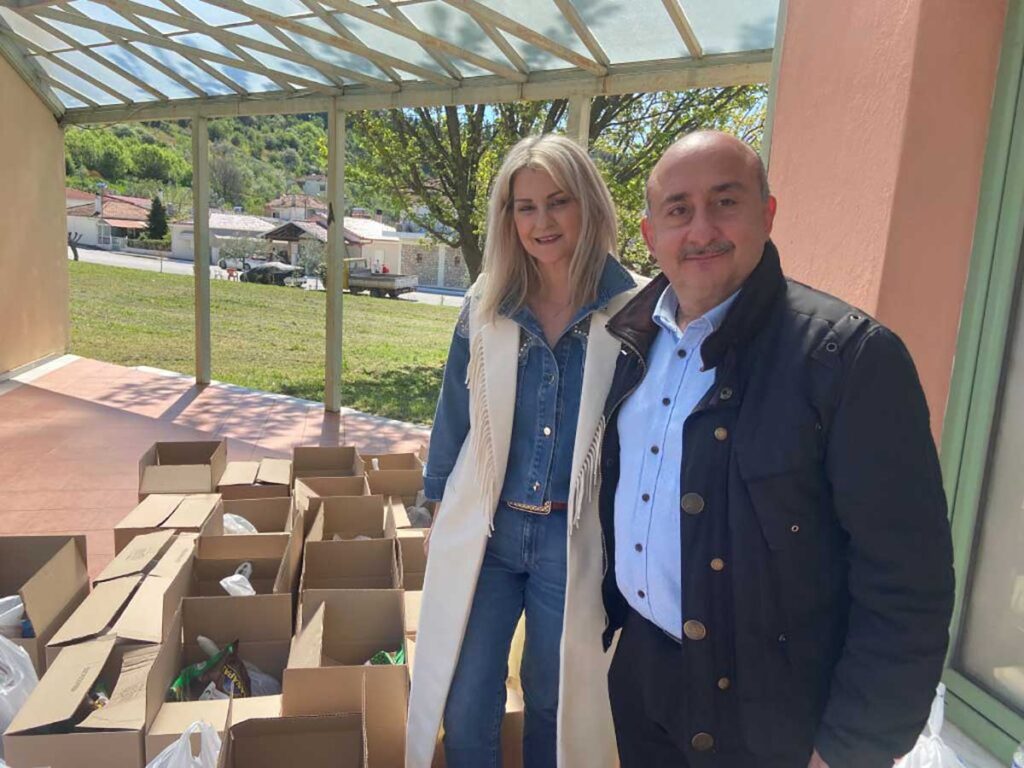 Τρίκαλα: 400 «πακέτα αγάπης» από το Κοινωνικό Παντοπωλείο