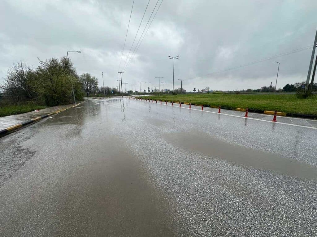 Νερά στον Περιφερειακό Τρικάλων στο ύψος των Καρυών