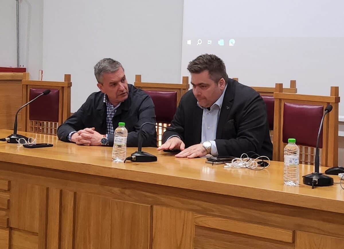 &Sigma;&tau;&omicron; &Epsilon;&pi;&iota;&mu;&epsilon;&lambda;&eta;&tau;ή&rho;&iota;&omicron; &Tau;&rho;&iota;&kappa;ά&lambda;&omega;&nu; &omicron; &Gamma;&iota;ά&nu;&nu;&eta;&sigmaf; &Beta;&omicron;&upsilon;&tau;&sigma;&iota;&nu;ά&sigmaf;