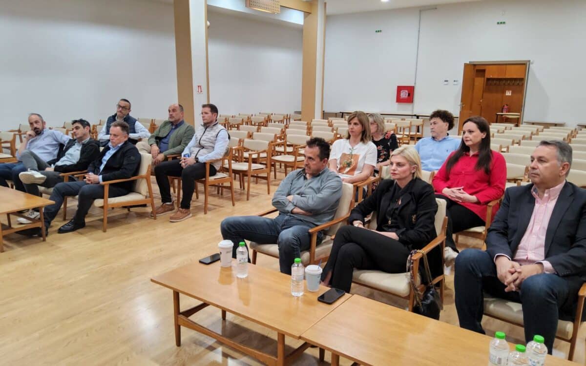 Στο Επιμελητήριο Τρικάλων ο Γιάννης Βουτσινάς