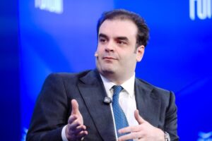 Πιερρακάκης: «Δύναμη πυρός» για νέα μέτρα